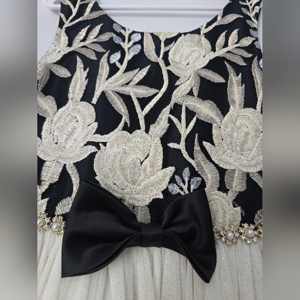 Elegant Black and White Kids Dress Size 12 - Picture 4 of 11